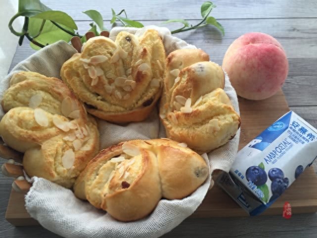 面包是富足生活中改换口味的调剂品,也是深受大家喜爱的早餐(图22) 面包是富足生活中改换口味的调剂品,也是深受大家喜爱的早餐(图22)