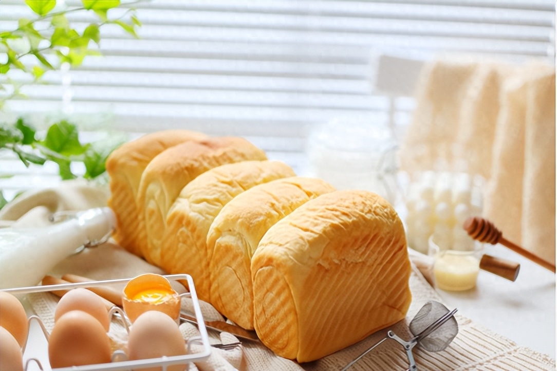 早餐必选，松软可口大面包，配上牛奶绝绝子(图1)