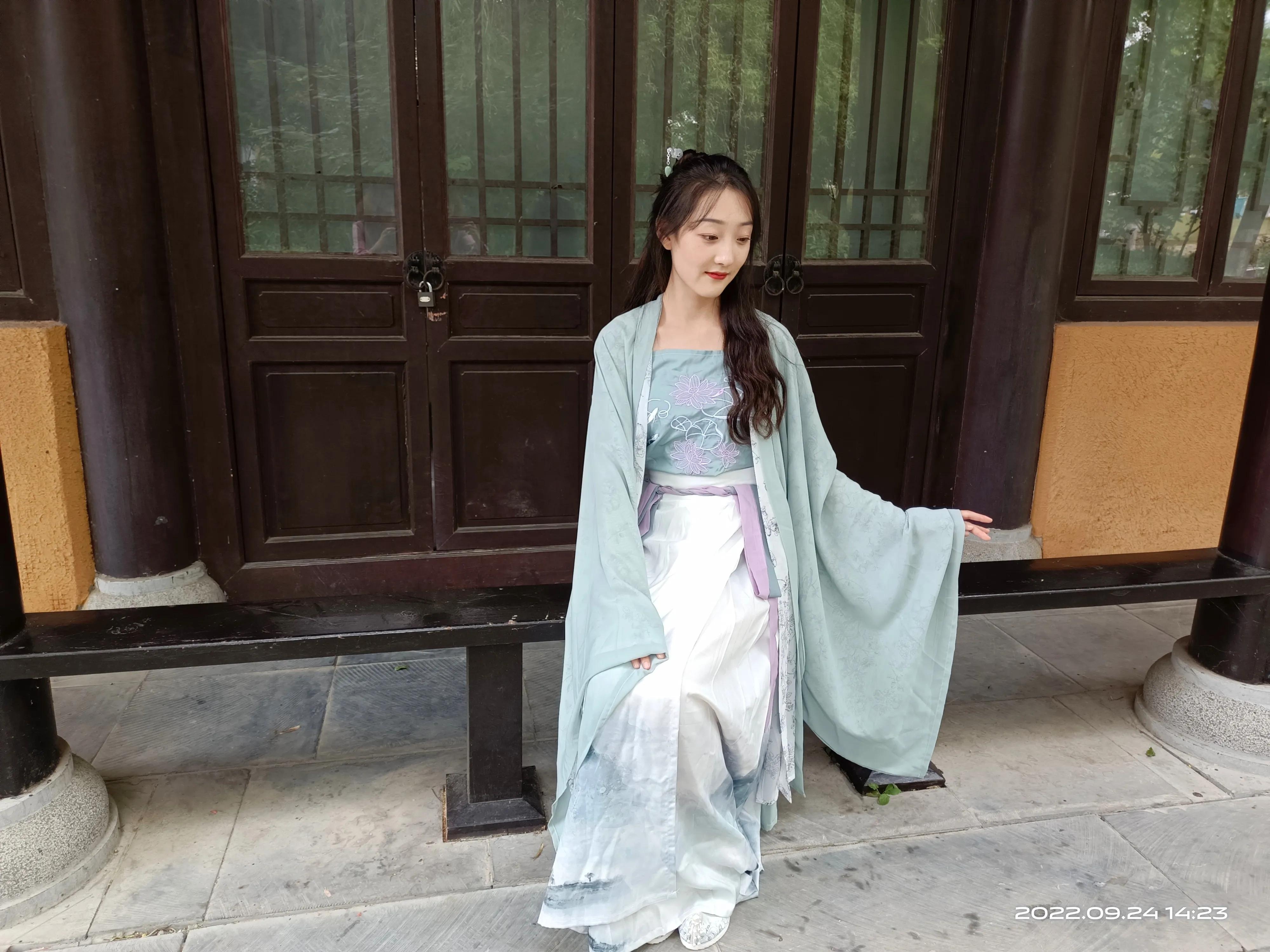 世间繁杂何其多，惟愿素衣半生闲(图11)