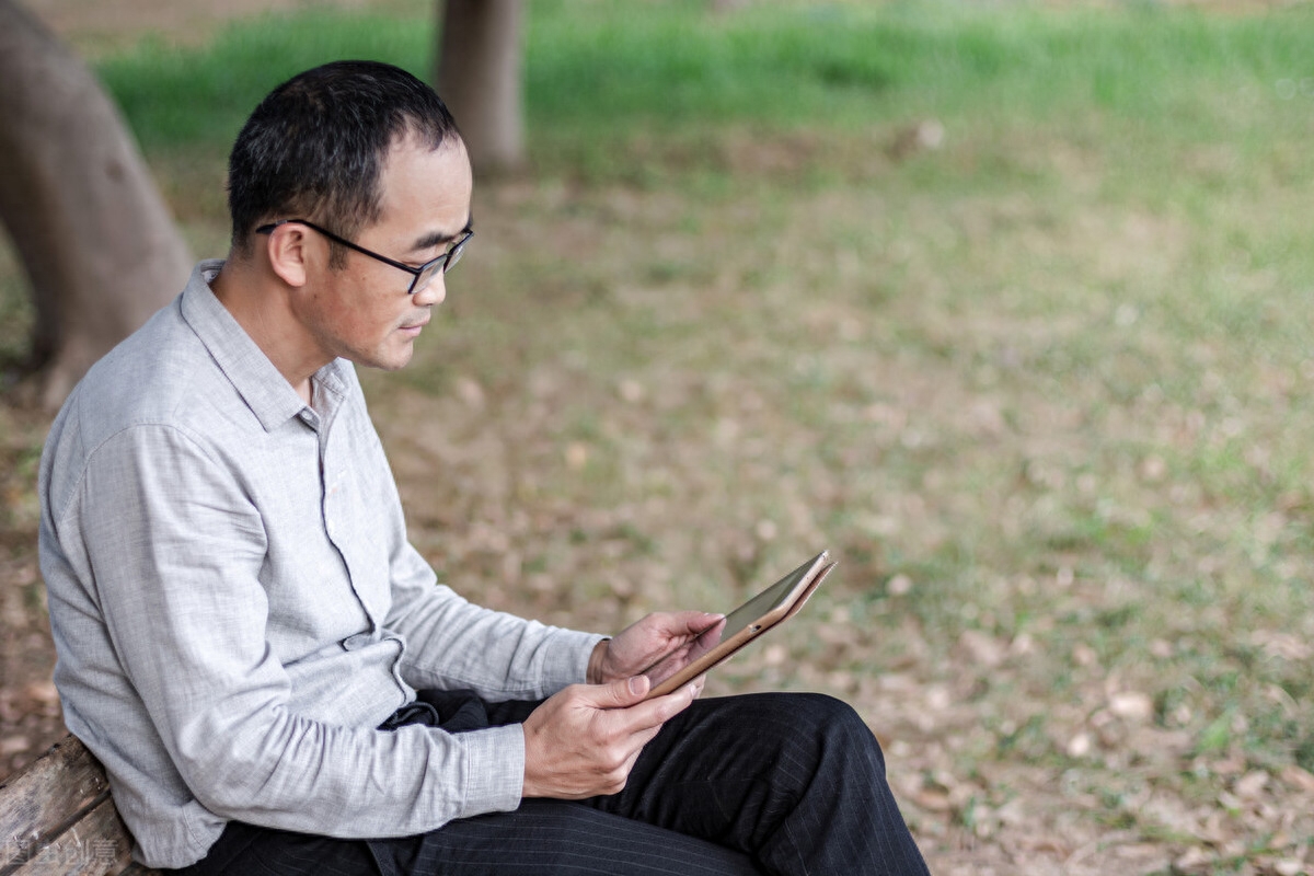 适合中年男人发微信朋友圈的话(图1)