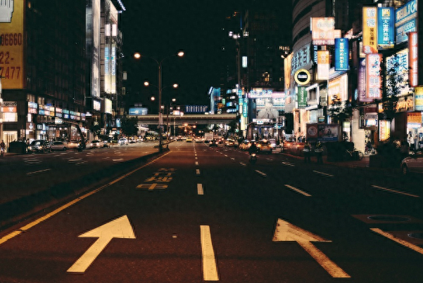 关于上夜班的心情说说 朋友圈经典语录(图1)