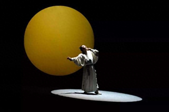 李白的这首饮酒诗，词气飞扬，豪放中带着洒脱，后2句冠绝古今(图6)