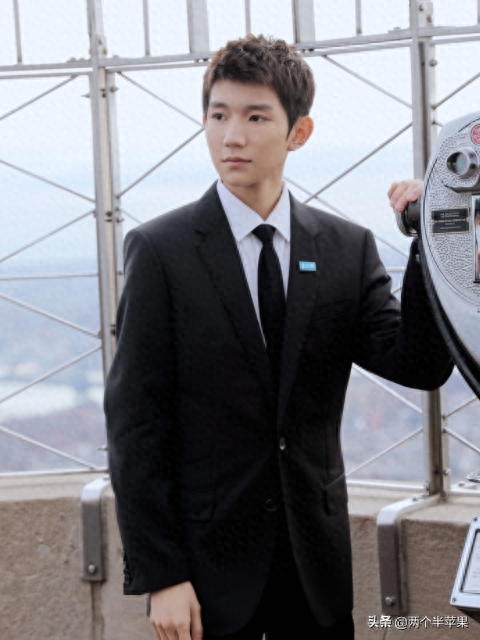 易烊千玺新歌《粉雾海》发布，王俊凯王源转发宣传，文案有默契(图5)