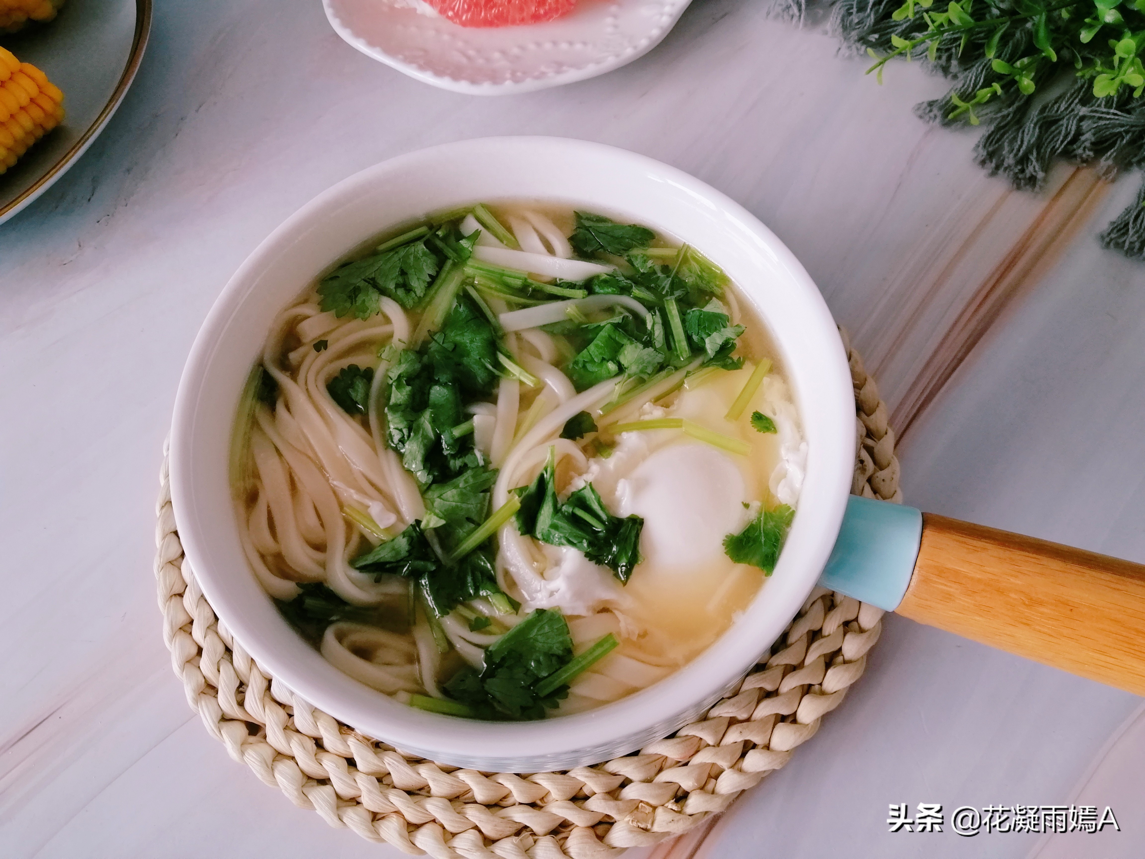 一人食午餐，简单不凑合，精致有食欲，网友：日子过成诗(图2)