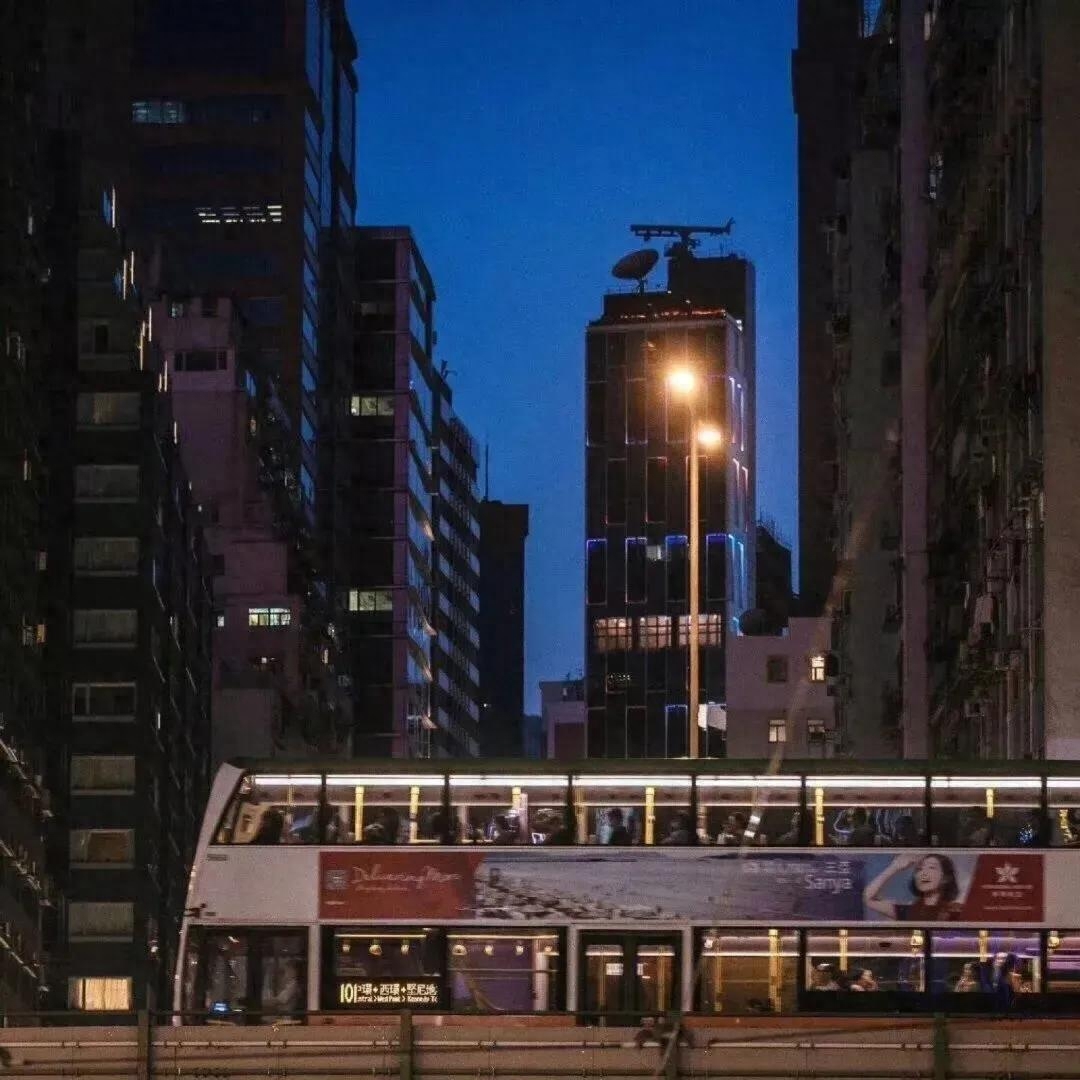 文案：“我们跑去远方，到陌生的城市，做真正的自己”(图3)