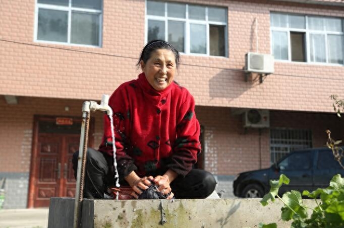 她们的幸福“平淡无味”(图2)