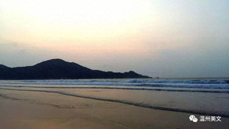 面朝大海，静听涛声(图1)