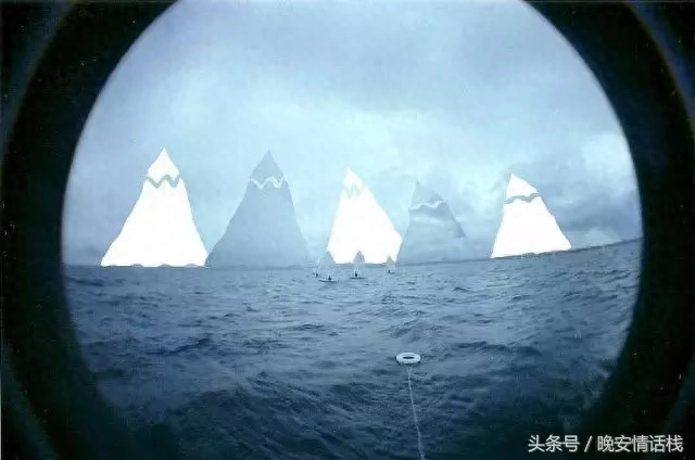 伤感入骨的句子：原以为你只是还不会去爱人，原来你只是不会爱我(图4)