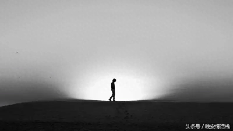 伤感入骨的句子：原以为你只是还不会去爱人，原来你只是不会爱我(图6)