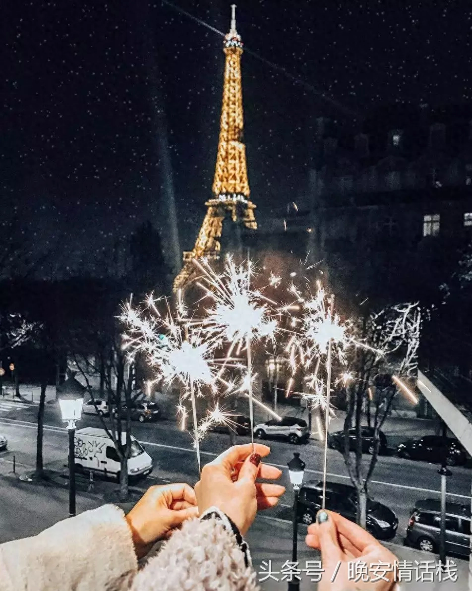 伤感入骨的句子：原以为你只是还不会去爱人，原来你只是不会爱我(图11)