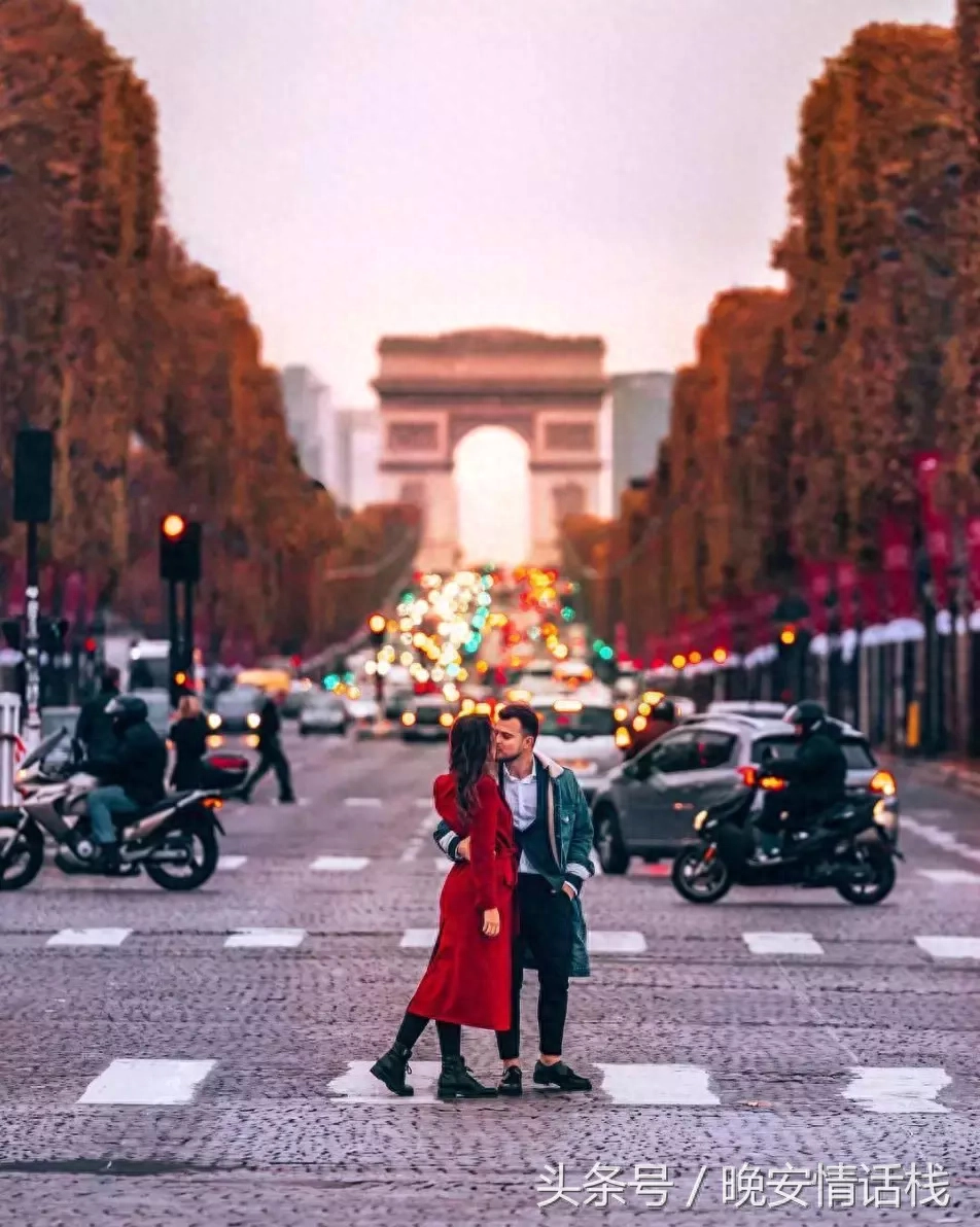 伤感入骨的句子：原以为你只是还不会去爱人，原来你只是不会爱我(图16)