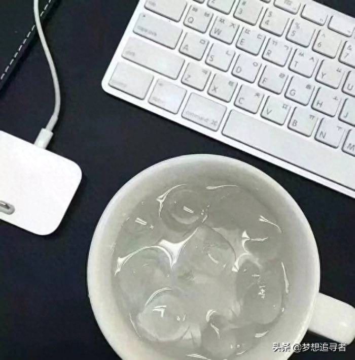 唯美伤感精选说说：明知你不喜欢我，还是乐意你耗着我(图6)