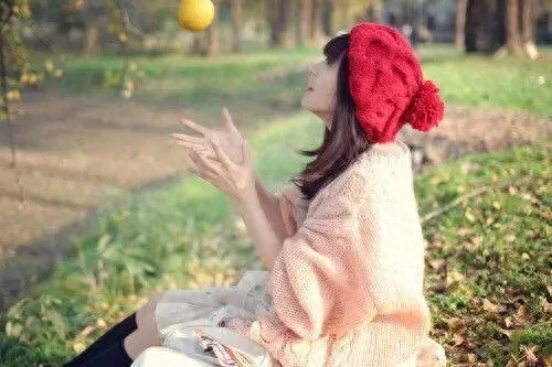 一个人爱情伤感的句子：明知道你不喜欢我，还是会自作多情(图9)