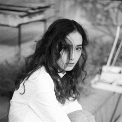 痛彻心扉的失恋伤感语录：你走吧悲伤和孤独，我一个人享受就好(图3)