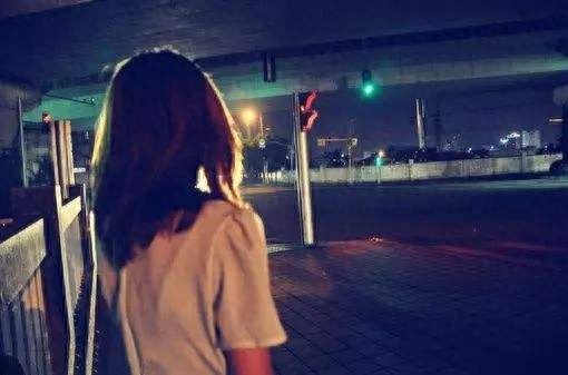 成年人的世界里眼泪很珍贵，别哭，前方一定有路(图1)