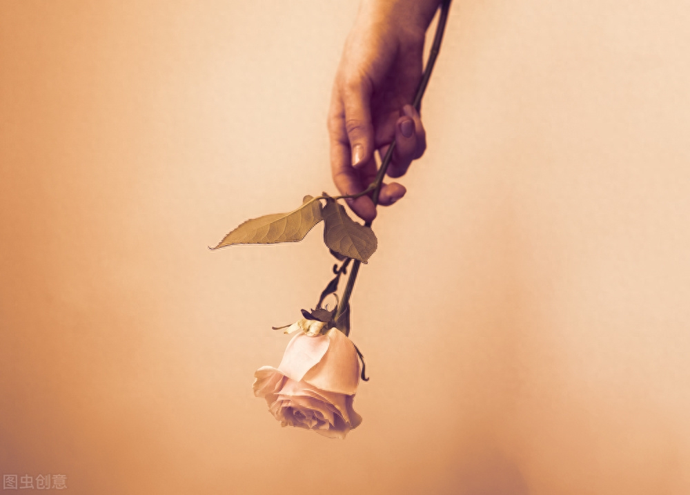 15句沧桑诗词，句句戳心，道尽人世苍凉(图7)