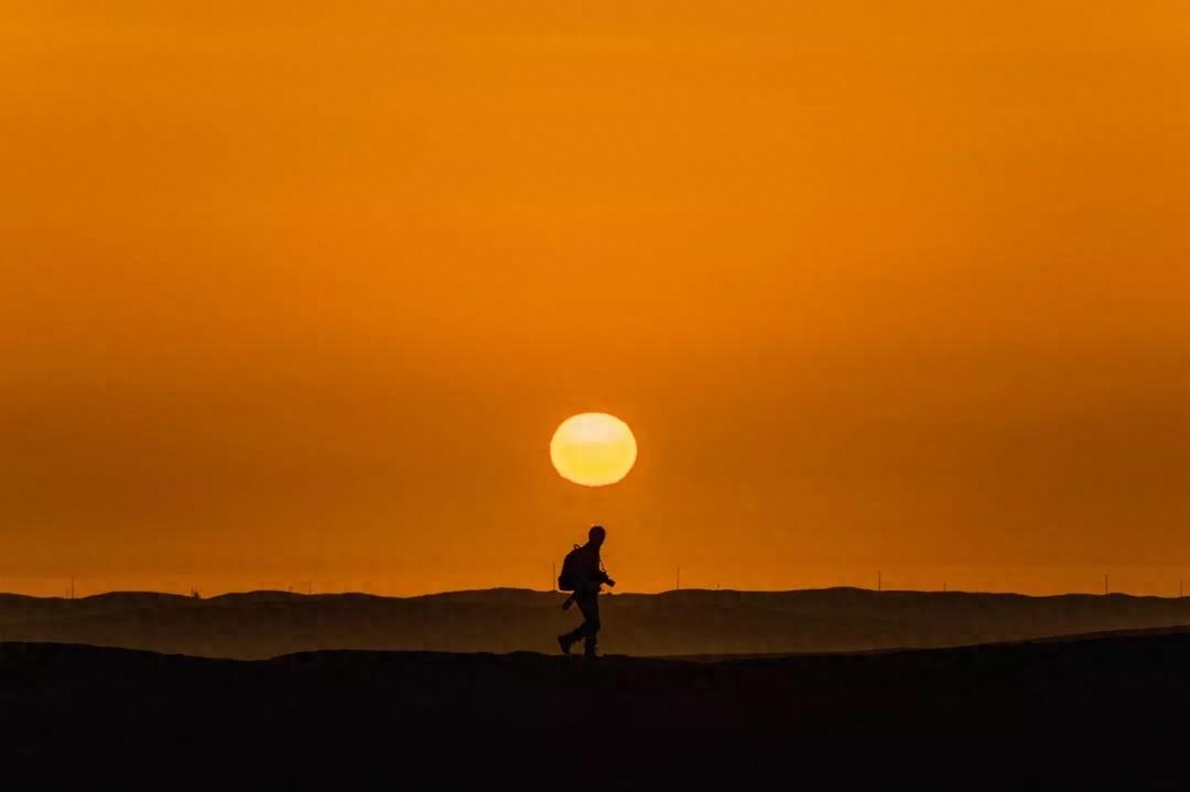 八首沧桑诗词：总有一句诗词，伴你红尘一世(图6)