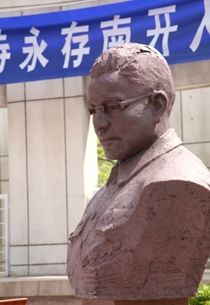 平反前夕去世诗人的遗诗——穆旦《听说我老了》但我心不移(图3)