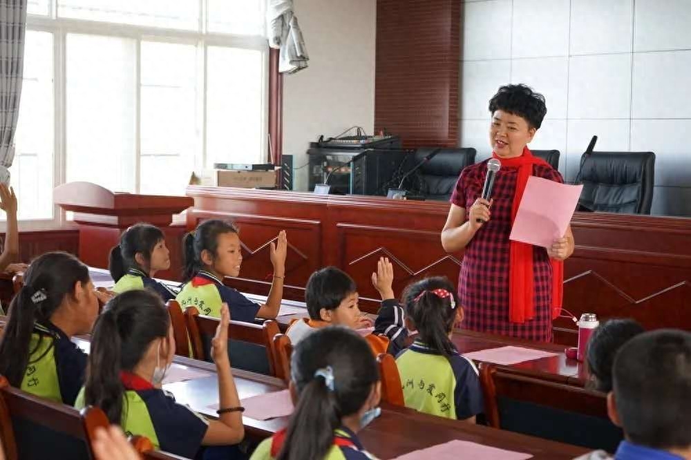 中国公益人物宋馨的《青少年人生格言》，助力西安中学生中考(图3)