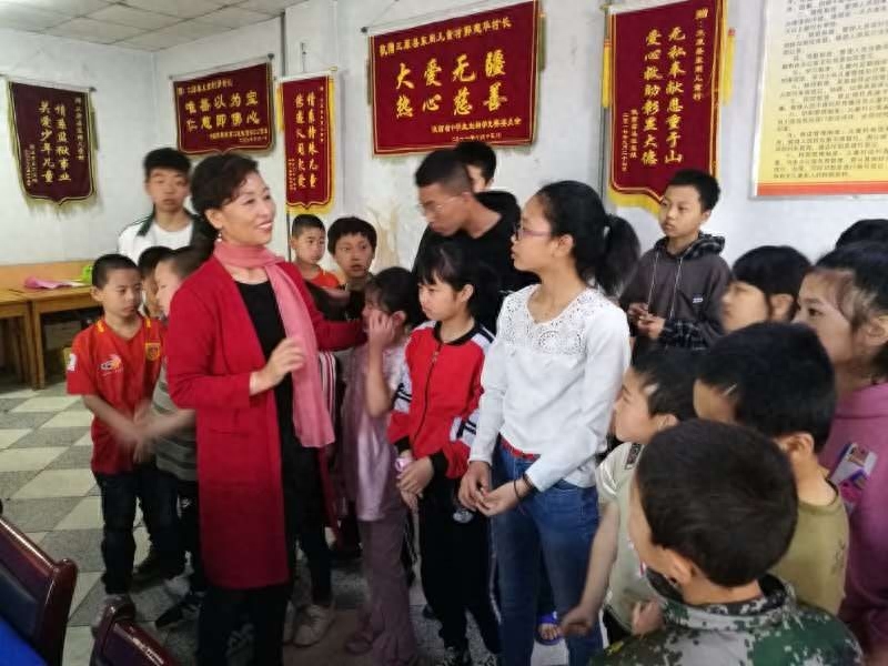 中国公益人物宋馨的《青少年人生格言》，助力西安中学生中考(图4)