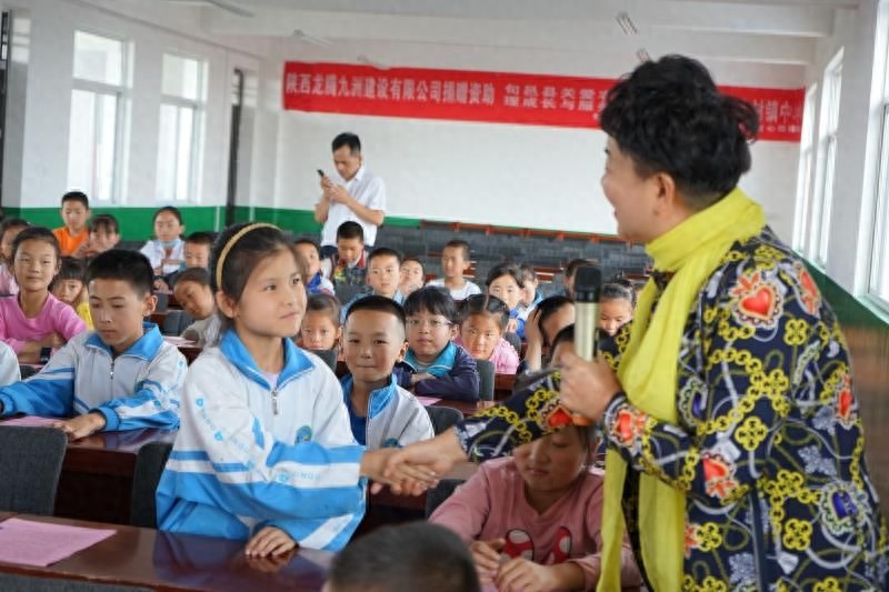 中国公益人物宋馨的《青少年人生格言》，助力西安中学生中考(图10)