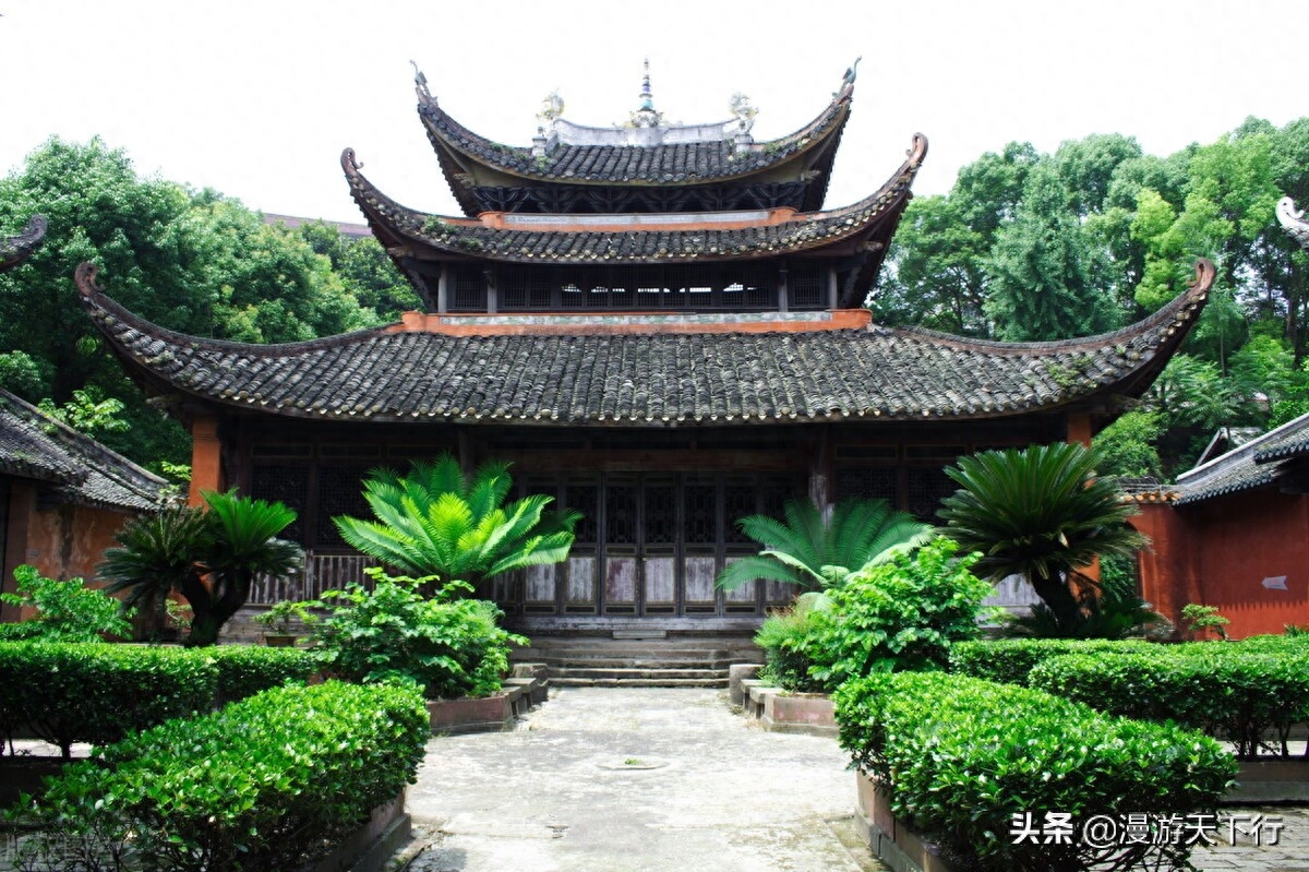 香客们在佛菩萨面前祈福和许愿，你做过么(图1)