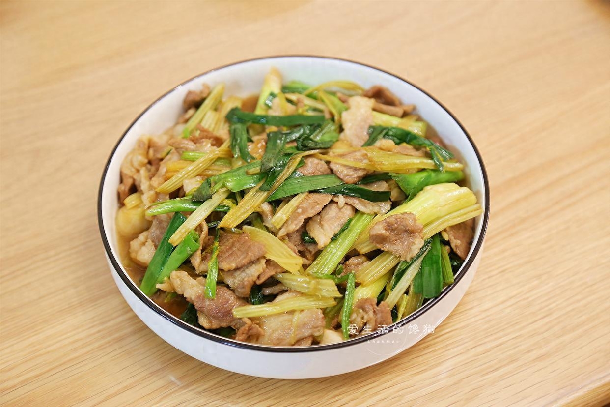 一家7口的晚餐，满满一桌菜火了朋友圈，网友：大户人家的伙食(图6)