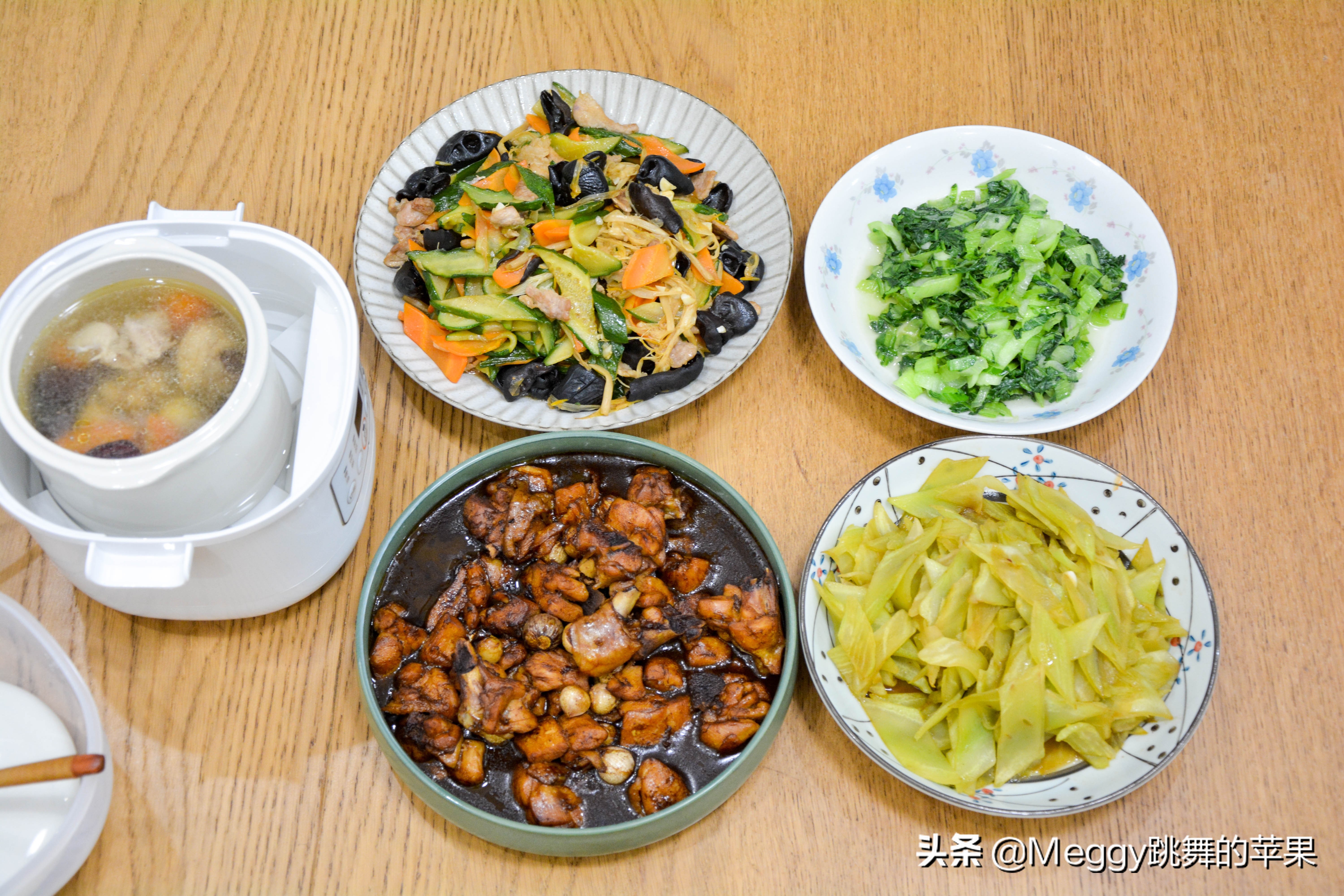 家里存货余粮不少，4人晚餐品质没降，4菜1汤挺滋润(图1)