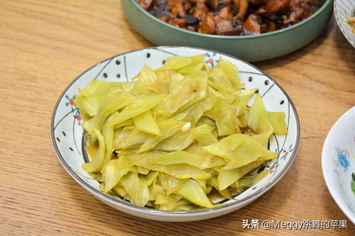 家里存货余粮不少,4人晚餐品质没降,4菜1汤挺滋润(图4) 家里存货余粮不少,4人晚餐品质没降,4菜1汤挺滋润(图4)