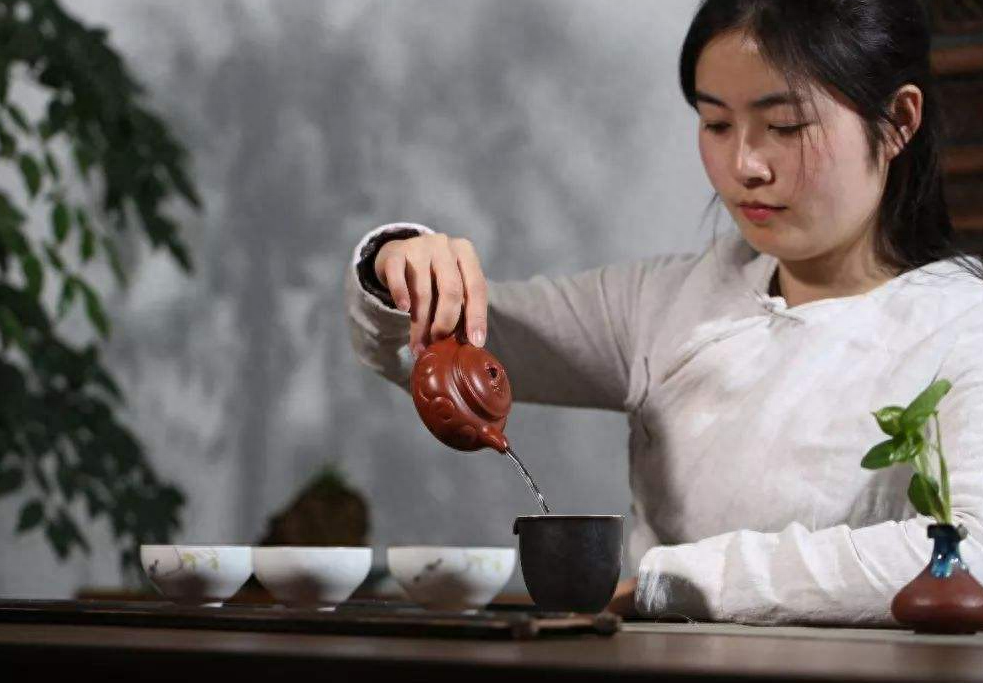 诗意满满的8首“茶”诗，不同的“茶”，写尽不同的心境和人生(图1)