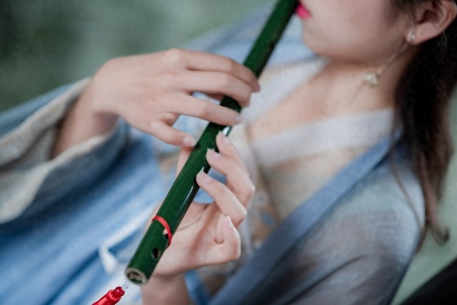 关于白发的句子(图1)