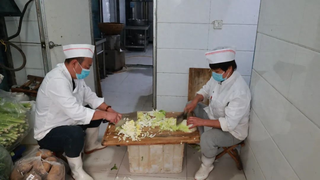 战疫进行时｜筑牢后勤保障网——记翔宇接待中心全体员工(图11)