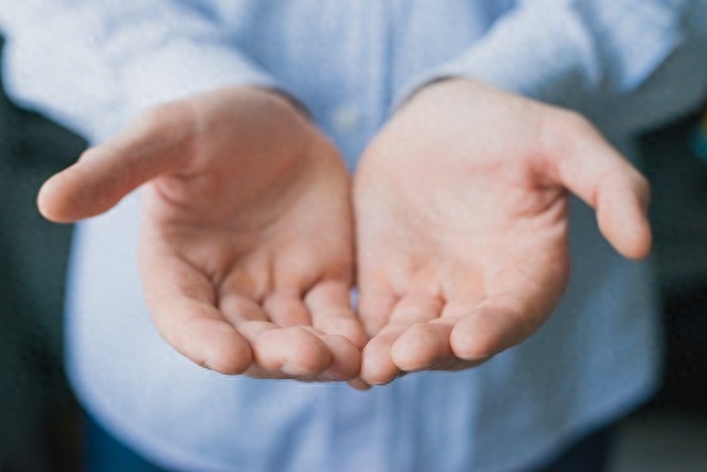 别轻易交心，诚实不当傻瓜，坦诚而不幼稚(图1)