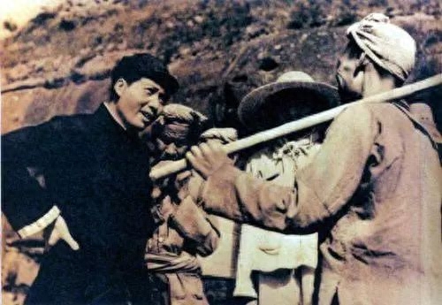 毛主席最经典的10句诗词，句句充满智慧，写尽了人生(图4)