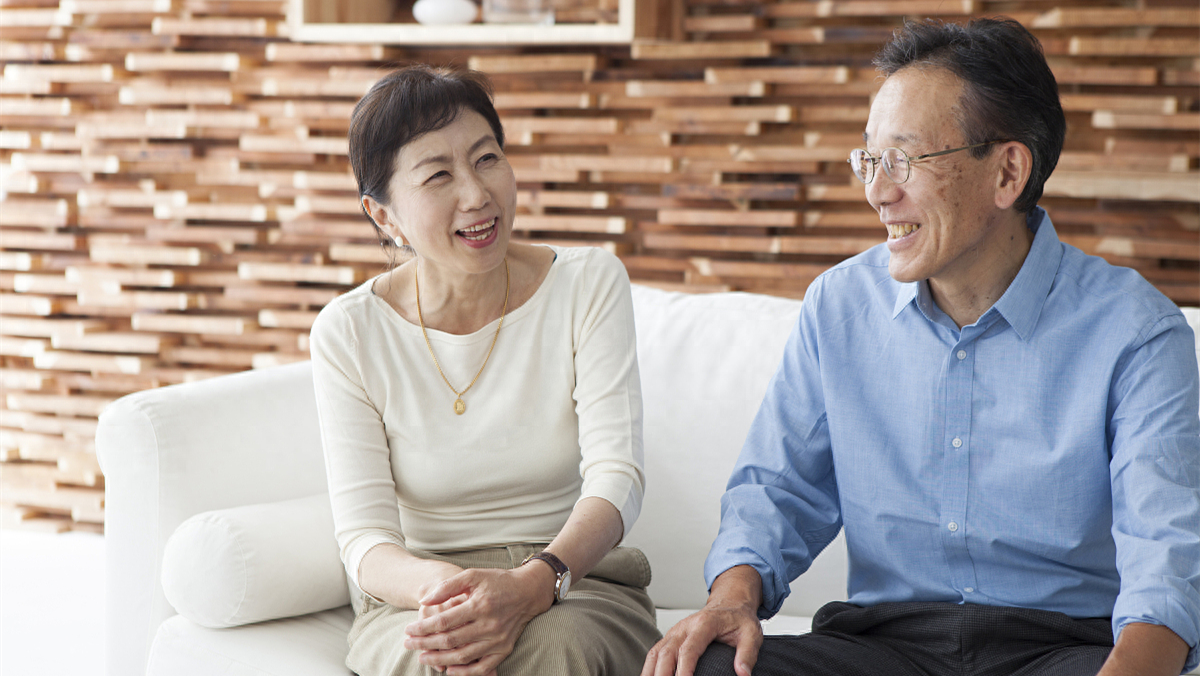 儿媳产后8天过生日，婆婆带全家13口人空手来庆生：儿媳，你做饭(图3)