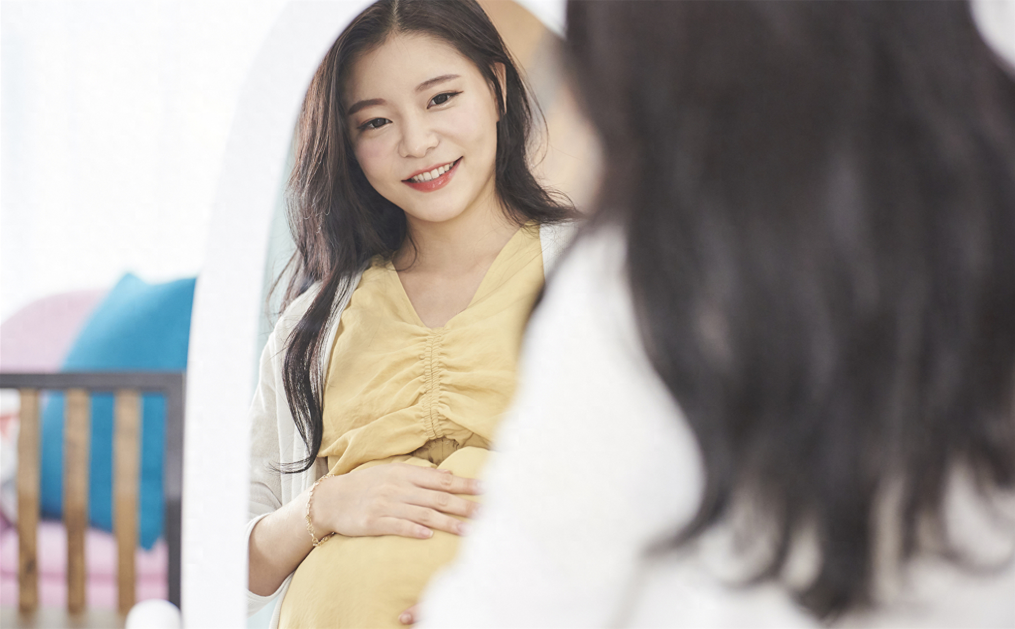 儿媳产后8天过生日，婆婆带全家13口人空手来庆生：儿媳，你做饭(图9)