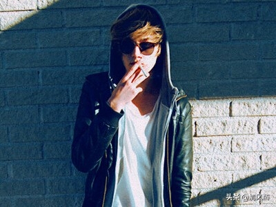 抖音最火虐狗的秀恩爱说说(图4)