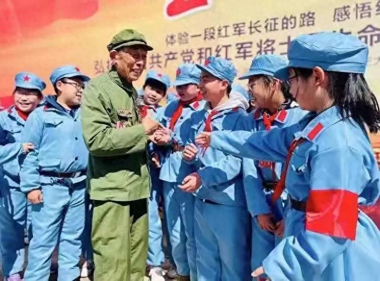 笔墨中：朝鲜战场老兵回忆激情燃烧的岁月丨百年峥嵘铸辉煌(图3)