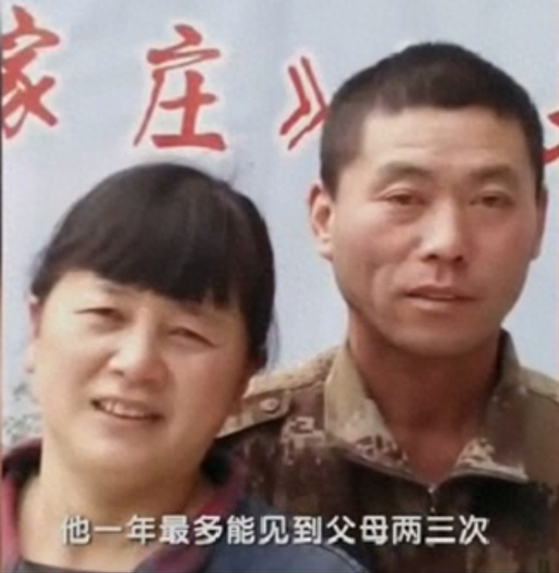 27岁湖北小伙，工地搬砖月薪两千，却靠跳钢管舞爆火，存款几十万(图3)