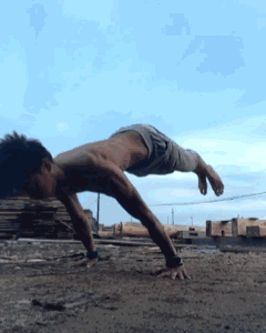 27岁湖北小伙，工地搬砖月薪两千，却靠跳钢管舞爆火，存款几十万(图9)