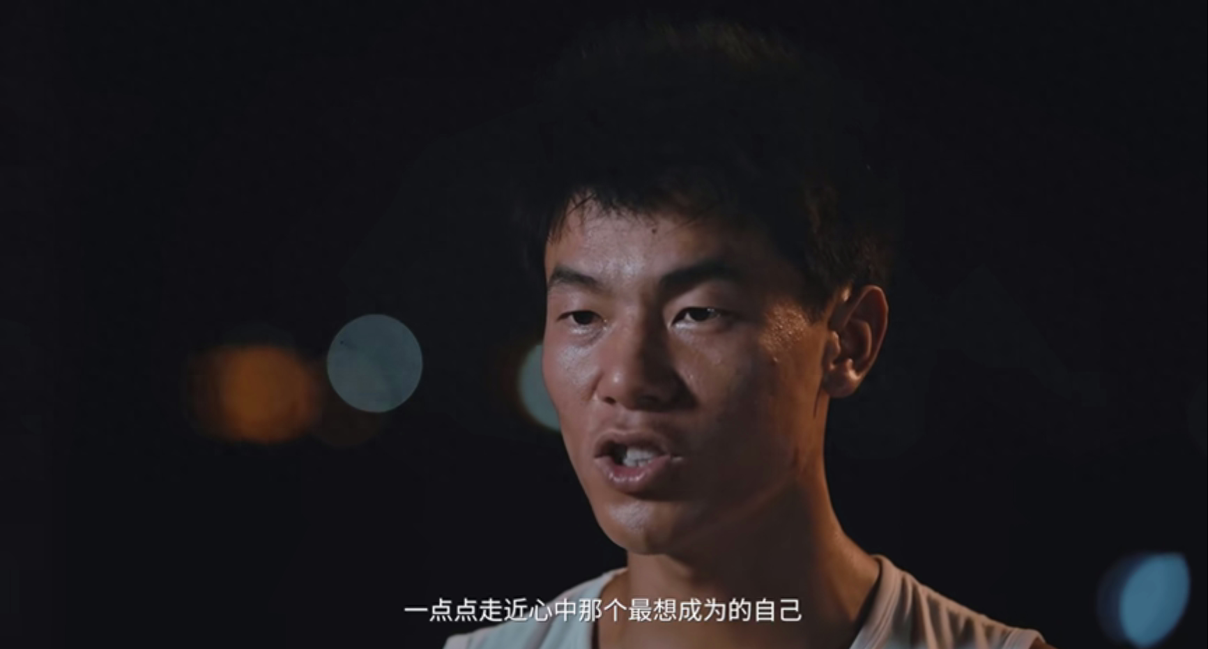 27岁湖北小伙，工地搬砖月薪两千，却靠跳钢管舞爆火，存款几十万(图20)