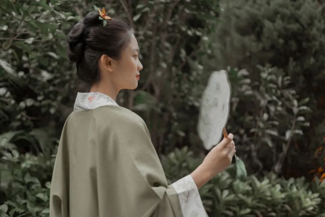 10首唯美《眼儿媚》，你的眼睛里，藏着灿烂星河(图5)