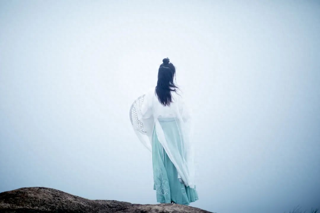 10首唯美《眼儿媚》，你的眼睛里，藏着灿烂星河(图7)