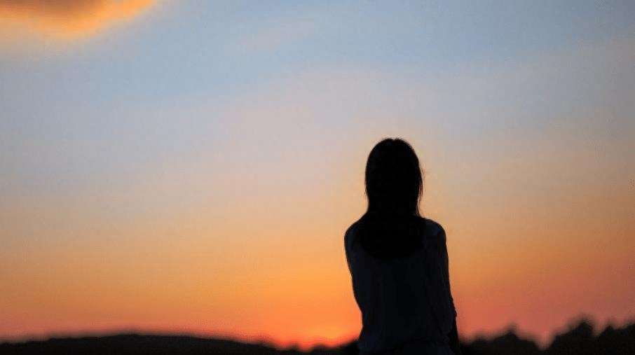 兄弟之间情同手足，兄妹之间也是一样的，都是至亲之人。(图1)