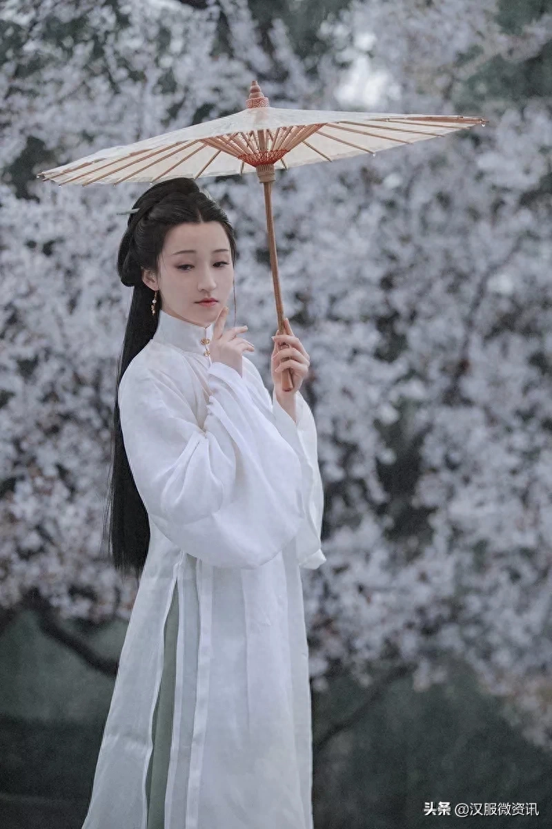 汉服美文 | 穿过岁月的风尘，回眸在经年的转角(图3)