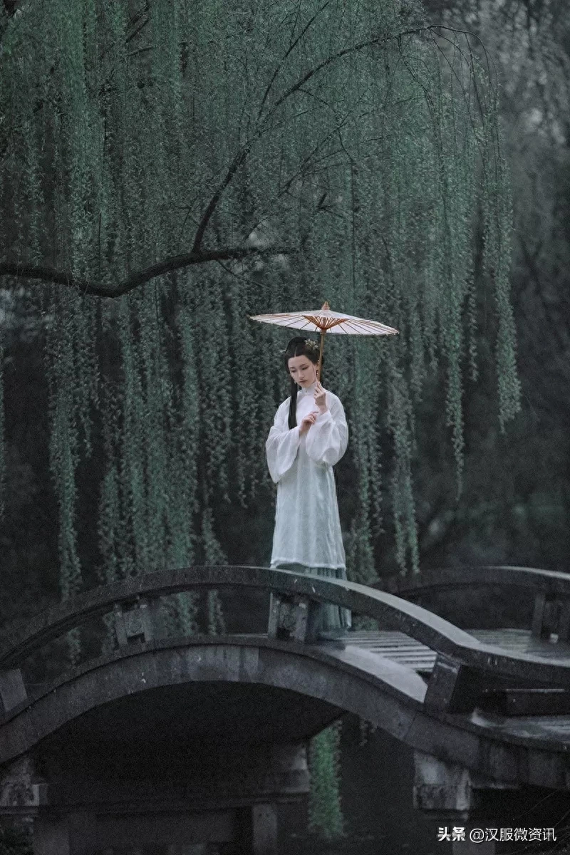 汉服美文 | 穿过岁月的风尘，回眸在经年的转角(图4)