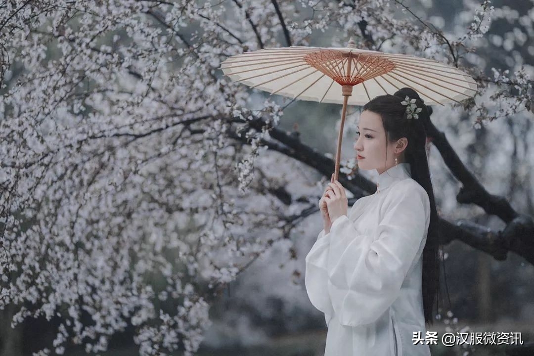 汉服美文 | 穿过岁月的风尘，回眸在经年的转角(图7)