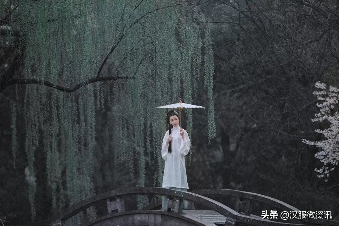 汉服美文 | 穿过岁月的风尘，回眸在经年的转角(图8)