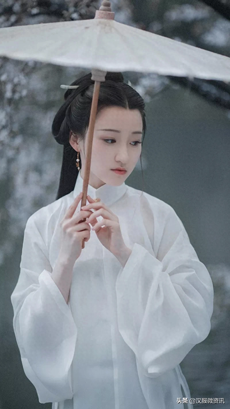 汉服美文 | 穿过岁月的风尘，回眸在经年的转角(图9)