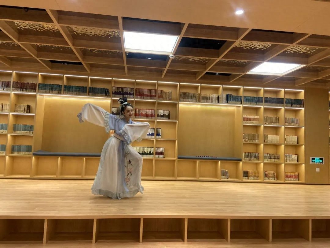 投壶行令拜明月，身着汉服迎中秋(图2)